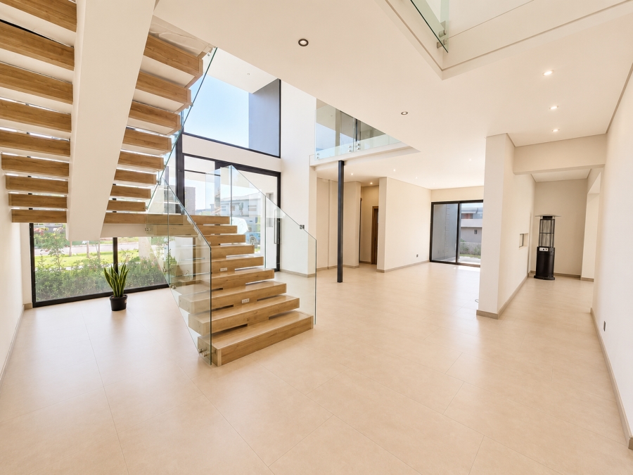 5 Bedroom Property for Sale in The Islands Estates North West